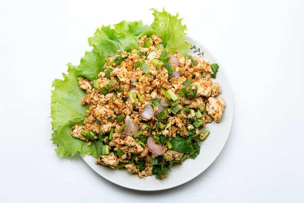 Laab Kai Kipsalade