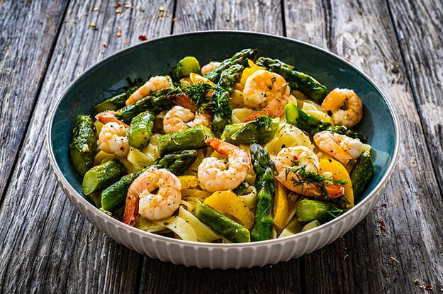 Pittige noedels met groene asperges