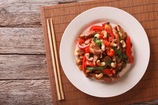 Kantonese Kip met Cashewnoten