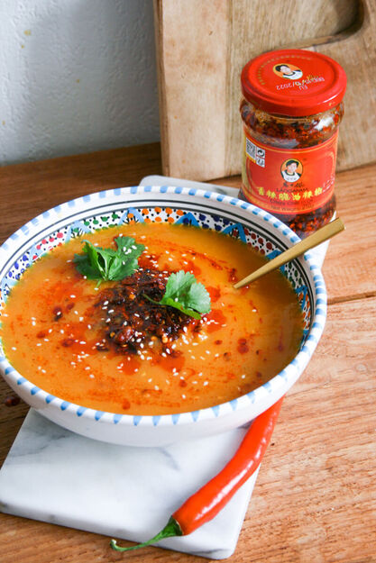 Aziatische pompoensoep met crispy chili oil